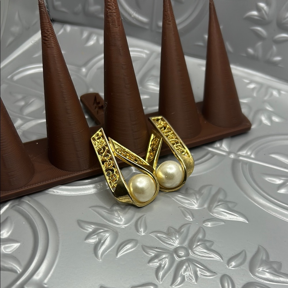 Elegant Gold and Pearl Earrings